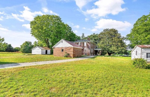 Glen Raven House | Historic 1930s Elon Farmhouse