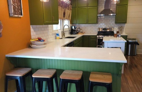 Corsicana Cottage | Historic 3-bedroom craftsman in the Carriage Dist of Corsicana w full kitchen