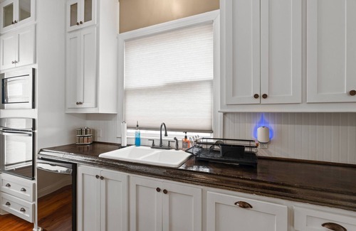 Sumrall House | Historic 3-bedroom Farmhouse in Sumrall