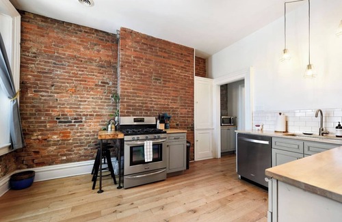 East Allegheny House | Historic 4-Apt Building Sleeps 16 Walk to Stadiums
