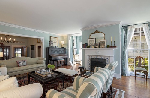Cambridge House | Historic and Spacious Stewart House