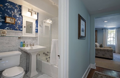 Cambridge House | Historic and Spacious Stewart House