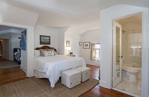 Cambridge House | Historic and Spacious Stewart House