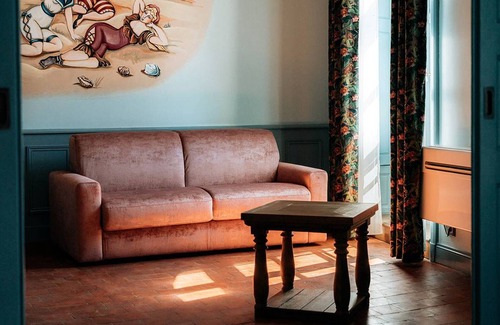 Pezenas Apartment | Historic apartment, pets allowed, center of Pézenas