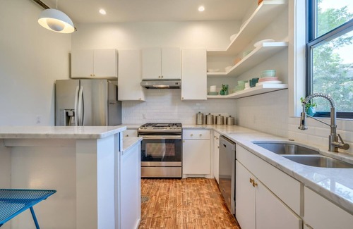 West End Apartment | Historic Austin B&b: 4 Unique Suites, Sleeps 15!