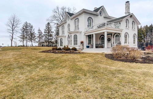 Brookfield House | Historic Brookfield Farm Home ~ 14 Mi to Milwaukee