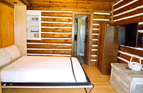 Custer House | Historic Cabin next to Custer State Park, Private