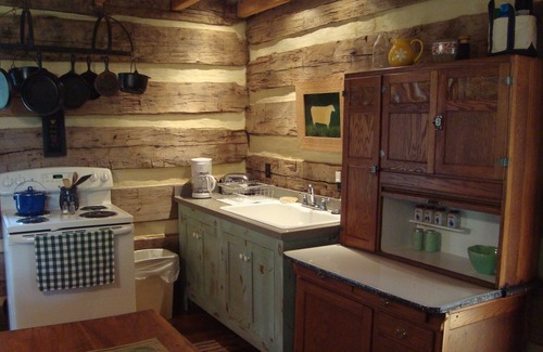 Amherst Cabin | Historic cabin with beautiful view of the Blue Ridge Mountains.