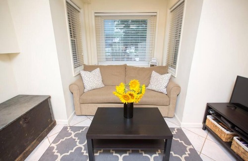 Near Northeast Apartment | Historic Capitol Hill meets trendy H Street