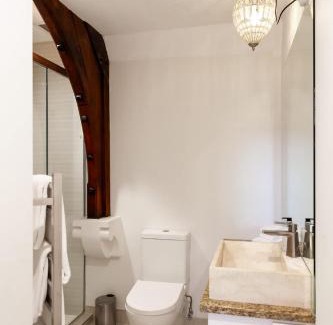 Kapiti Island Apartment | Historic City Charm