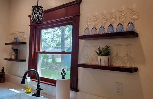 De Pere House | Historic Colonial in downtown De Pere, sleeps 9