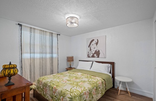 Palmetto Apartment | Historic Duplex with Fenced Yard and Ample Parking in Palmetto's Downtown Gem
