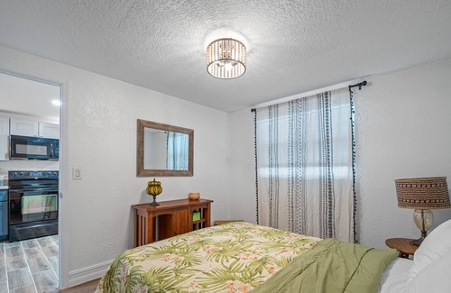 Palmetto Apartment | Historic Duplex with Fenced Yard and Ample Parking in Palmetto's Downtown Gem