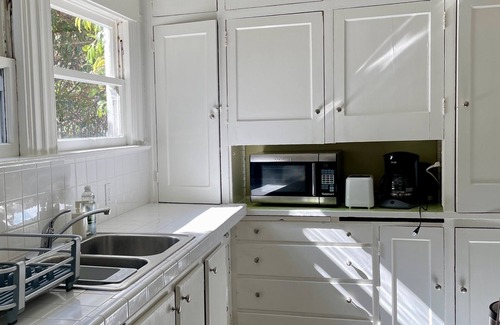 Elmwood House | Historic Edwardian 9 blocks to UC Berkeley Campus! 2 blocks to College Ave!