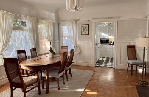 Elmwood House | Historic Edwardian 9 blocks to UC Berkeley Campus! 2 blocks to College Ave!