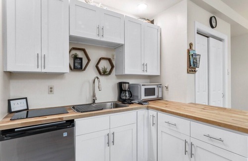 Lake Geneva Apartment | Historic Hayloft Lodge |Year-Round Activities |Short Drive to Beach, Dwntwn, Pumpkin Patch & Zipline