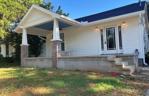 Jackson House | Historic home in the heart of Jackson, TN. Minutes away from downtown.