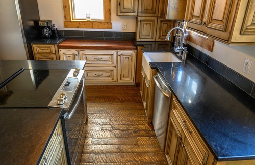 Idaho Springs House | Historic Home in Idaho Springs, steps to downtown. 4bedrooms 2 bathroomsnb