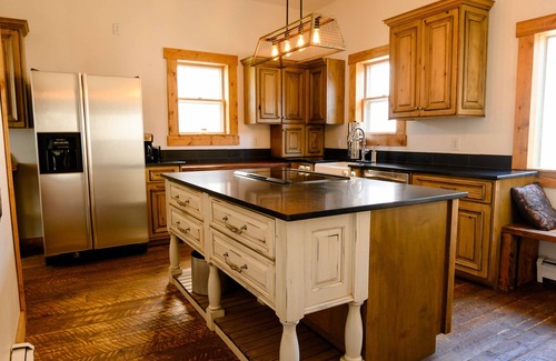 Idaho Springs House | Historic Home in Idaho Springs, steps to downtown. 4bedrooms 2 bathroomsnb