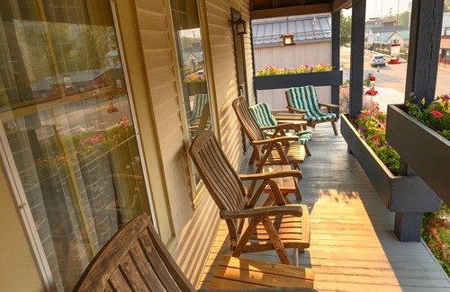 Idaho Springs House | Historic Home in Idaho Springs, steps to downtown. 4bedrooms 2 bathroomsnb