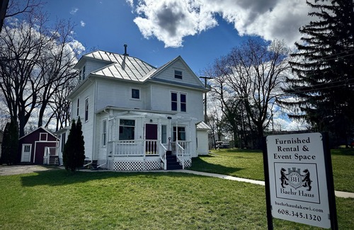 Merrimac House | Historic Home Near Wi Dells, Lake Wi & Party Space Avail!