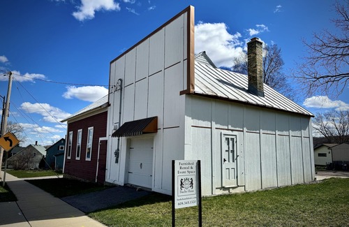 Merrimac House | Historic Home Near Wi Dells, Lake Wi & Party Space Avail!