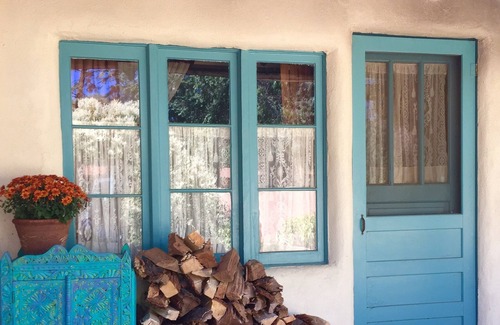 Taos House | Historic Home of Taos Artist -Peak Season Dates Available! Best Location