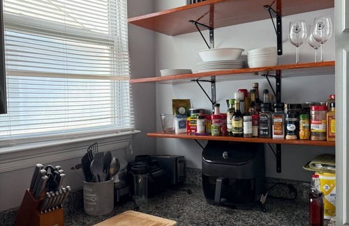 Tulane - Gravier Apartment | Historic Home with Modern Touches Close to FQ and CBD