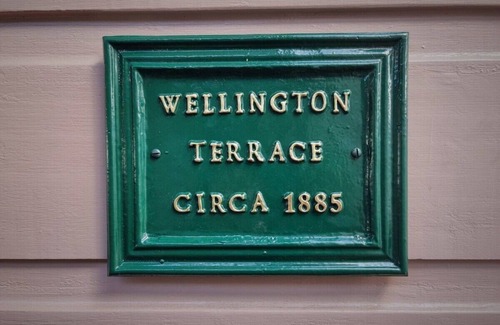 Glebe House | Historic Home with Views. Close to City Sleeps 6.