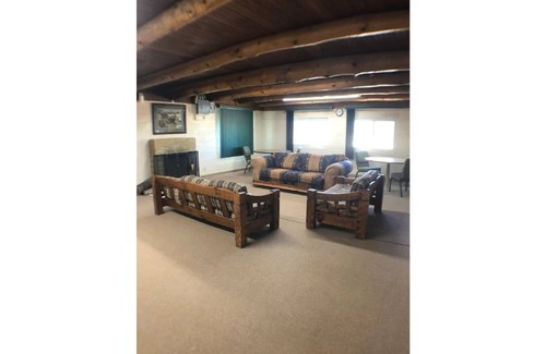 Whites City Cabin | Historic Ranch House-Perfect for family reunions and retreats