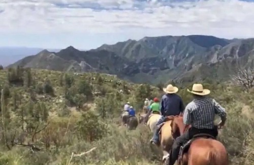 Whites City Cabin | Historic Ranch House-Perfect for family reunions and retreats