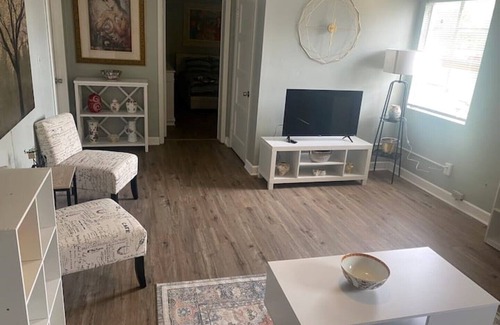 Valdosta Apartment | Historic Renovated Apartment SGMC Nurses welcome