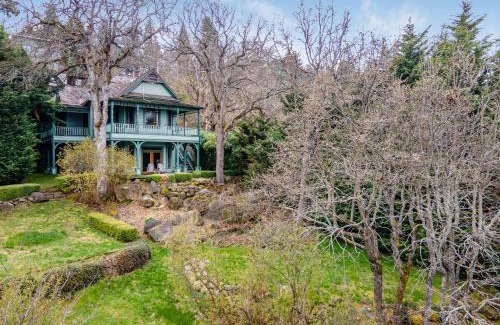 Hood River House | Historic Roe Parker 30 day minimum