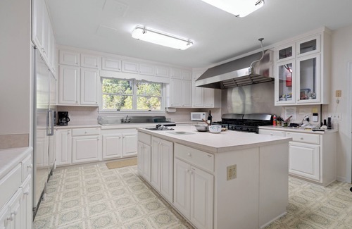 Blairsville Cabin | Historic Souther Country Inn - Spacious Retreat!