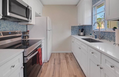 Crescent Lake Apartment | Historic St Pete FL Close to Beach and Downtown