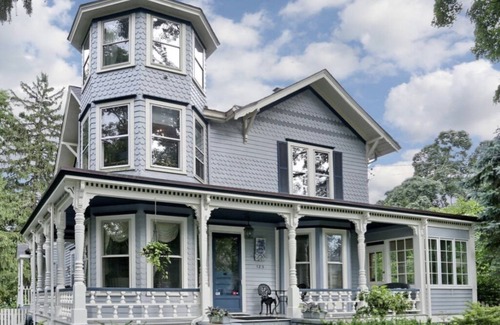Ridgewood House | Historic Suburban Living, Convenient to Town and NYC