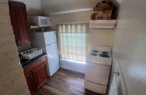 Lowry Hill East Apartment | Historical 3rd floor studio apartment in Uptown Wedge