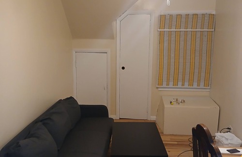 Lowry Hill East Apartment | Historical 3rd floor studio apartment in Uptown Wedge