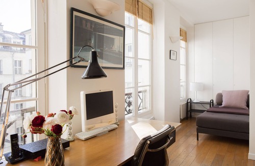 Bercy Apartment | Historical Bastille St Antoine, Calm, Chic loft.