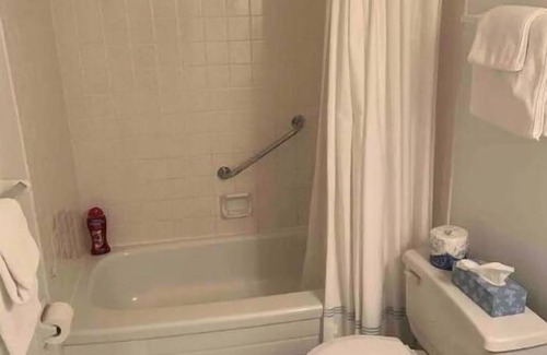 Niagara-on-the-Lake Apartment | Historical King George Inn 7