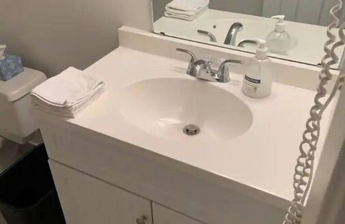 Niagara-on-the-Lake Apartment | Historical King George Inn 7