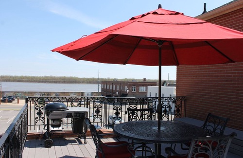 Cape Girardeau Apartment | Historical 'Kage House' Short Term Rental located in "Old Town Cape"