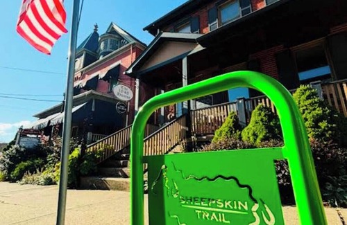 Uniontown Apartment | Historically Charming 2 bedroom Apartment in the heart of Uniontown