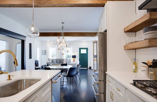 Durham House | Historically Hip on Hale-3 Kings, Walkable to shops, 3 minutes to Duke