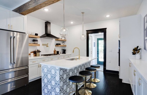 Durham House | Historically Hip on Hale-3 Kings, Walkable to shops, 3 minutes to Duke