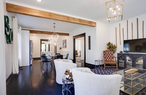 Durham House | Historically Hip on Hale-3 Kings, Walkable to shops, 3 minutes to Duke