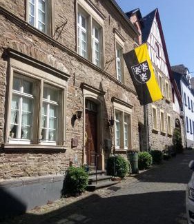 Senheim House | Historischer Winzerverein Boutique B&B