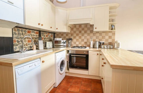 Happisburgh Cottage | HITCHENS COTTAGE, pet friendly in Happisburgh, East Anglia