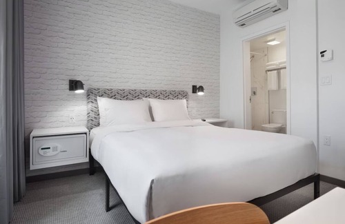 Foggy Bottom Hotel | Hive Queen, Hotel Hive, Clean and Modern, Historic