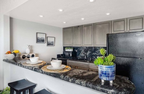 Honokowai Condo | HN 208 Updated OceanFront 2BD w PoolAirbnb 2025 Di